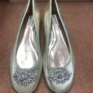 Badgley Mischka 9.5 gold flats with jewel accents rhinestones small heel EUC